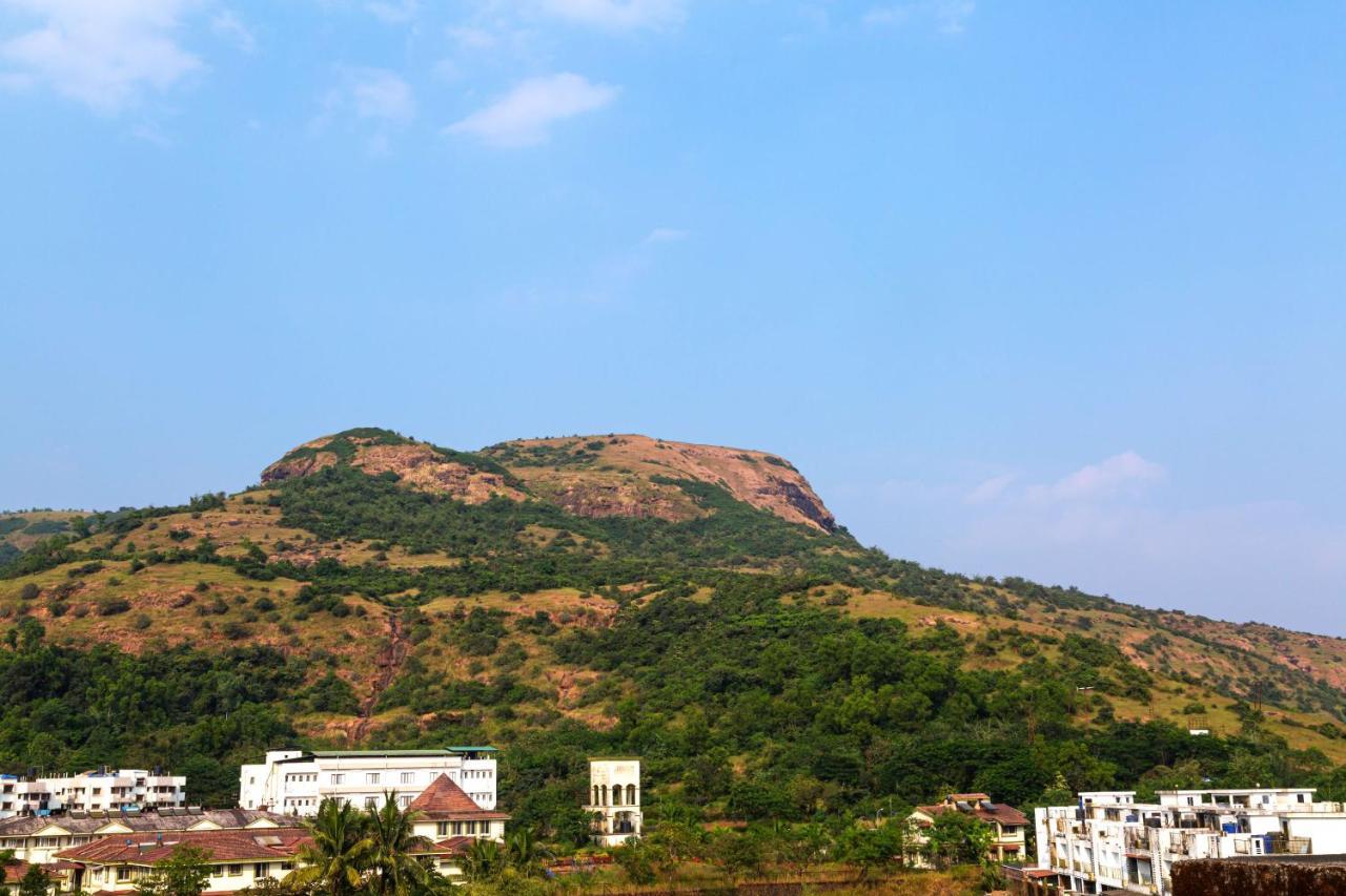 Saffronstays Urja, Lonavala - Private Villa With 2 Pools, Spa Room, Private Elevator & Waterfall Eksteriør bilde