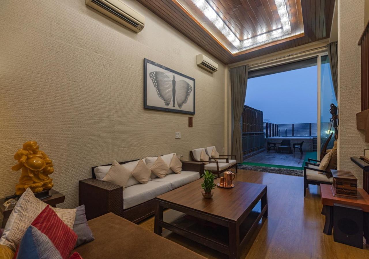 Saffronstays Urja, Lonavala - Private Villa With 2 Pools, Spa Room, Private Elevator & Waterfall Eksteriør bilde