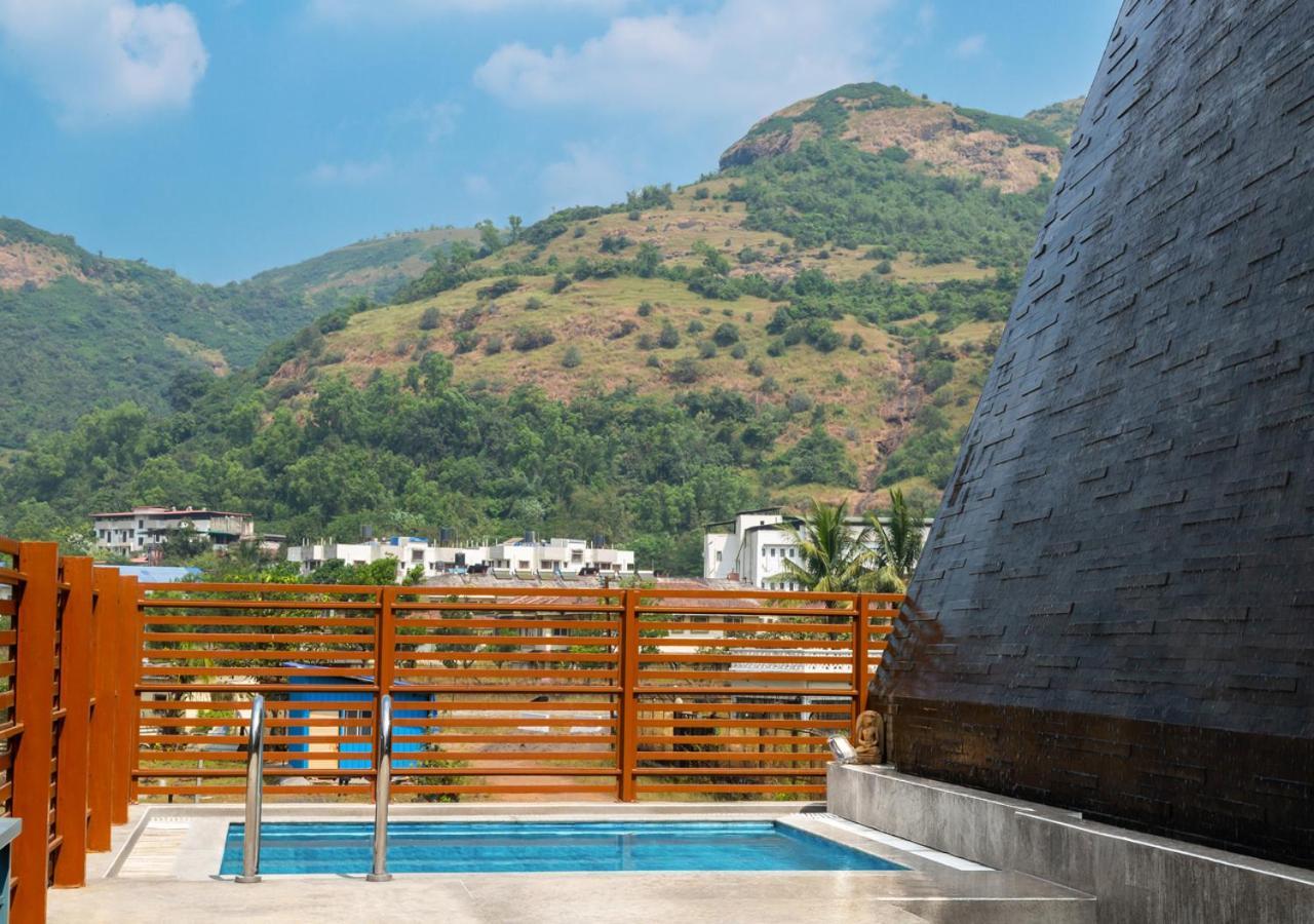 Saffronstays Urja, Lonavala - Private Villa With 2 Pools, Spa Room, Private Elevator & Waterfall Eksteriør bilde