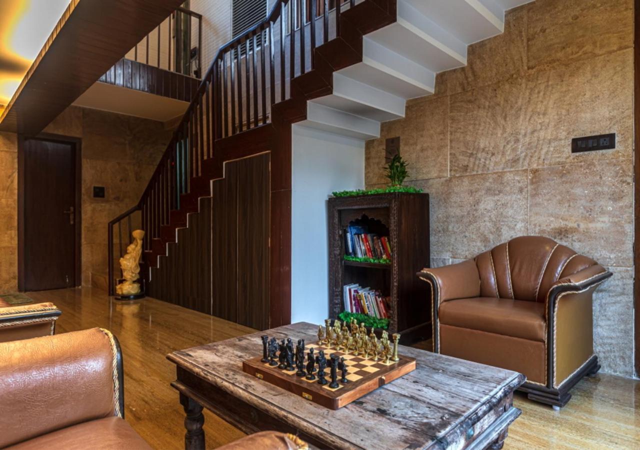 Saffronstays Urja, Lonavala - Private Villa With 2 Pools, Spa Room, Private Elevator & Waterfall Eksteriør bilde