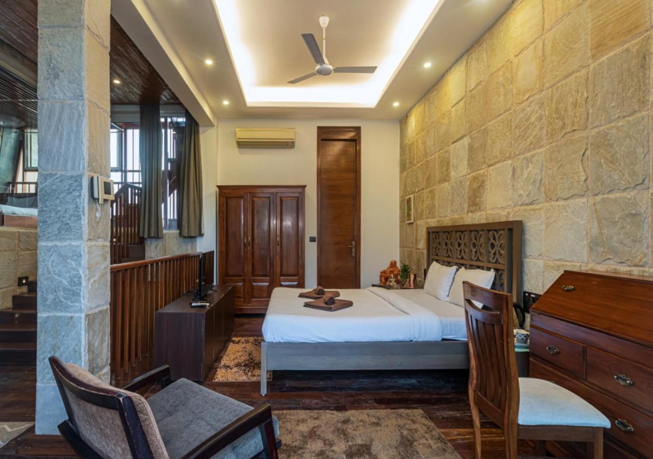 Saffronstays Urja, Lonavala - Private Villa With 2 Pools, Spa Room, Private Elevator & Waterfall Eksteriør bilde