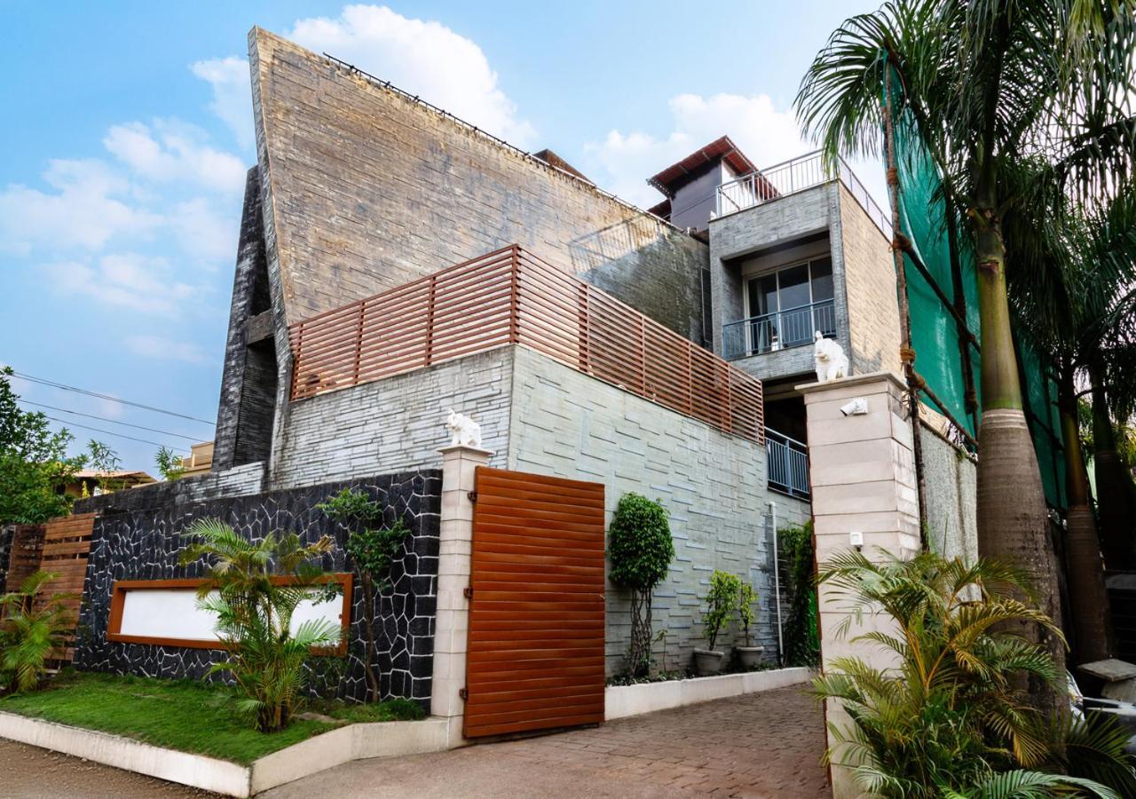 Saffronstays Urja, Lonavala - Private Villa With 2 Pools, Spa Room, Private Elevator & Waterfall Eksteriør bilde