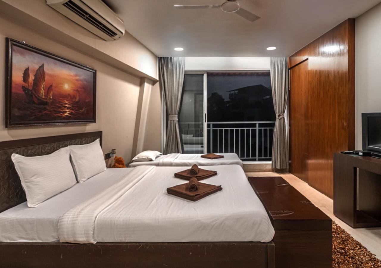 Saffronstays Urja, Lonavala - Private Villa With 2 Pools, Spa Room, Private Elevator & Waterfall Eksteriør bilde