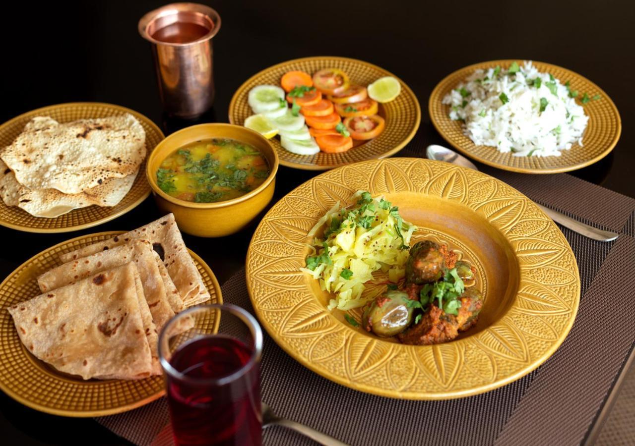 Saffronstays Urja, Lonavala - Private Villa With 2 Pools, Spa Room, Private Elevator & Waterfall Eksteriør bilde