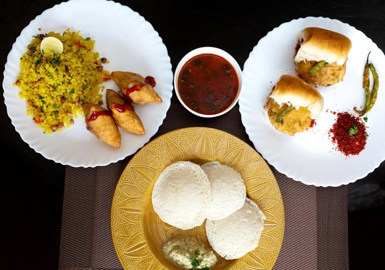 Saffronstays Urja, Lonavala - Private Villa With 2 Pools, Spa Room, Private Elevator & Waterfall Eksteriør bilde