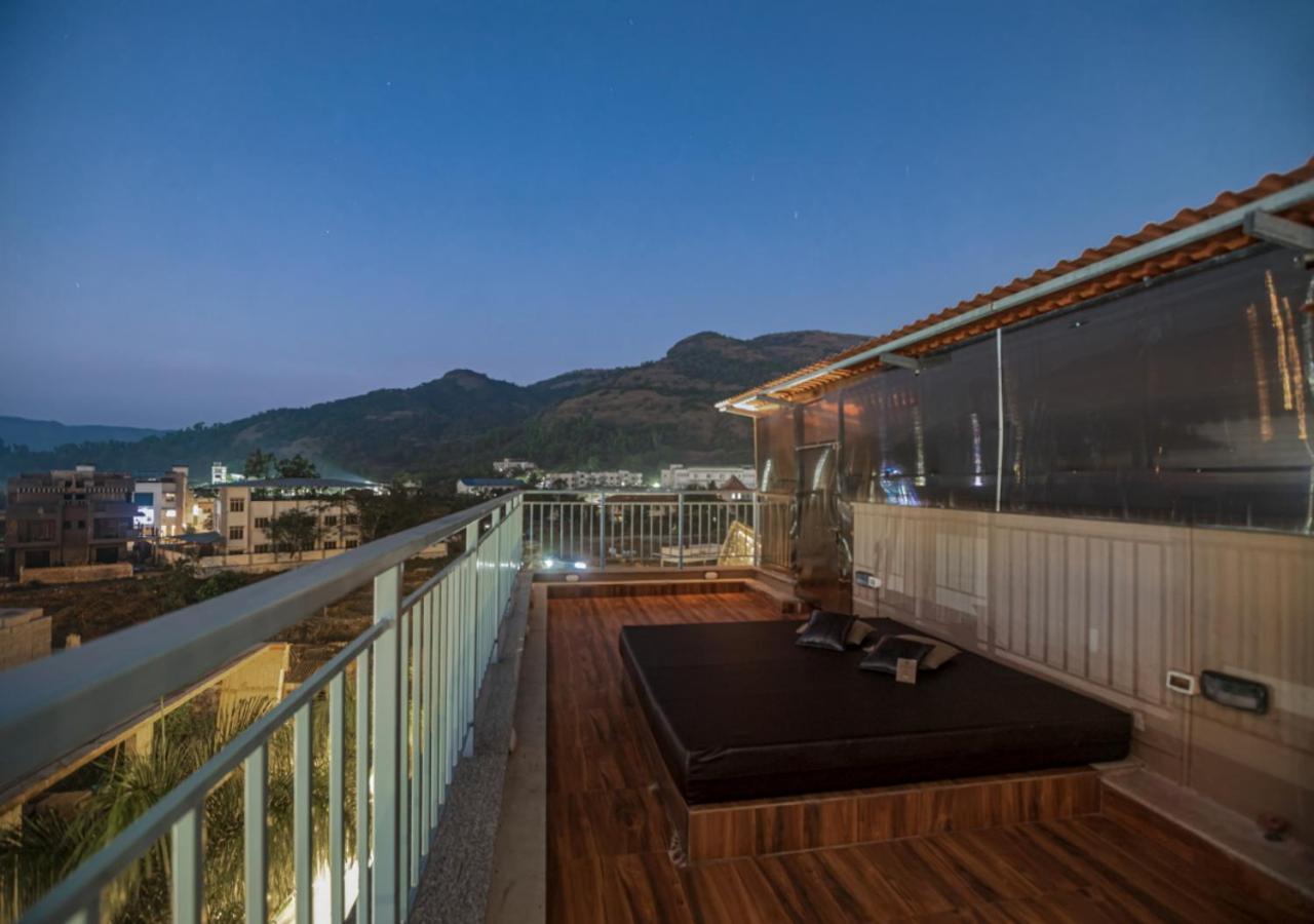 Saffronstays Urja, Lonavala - Private Villa With 2 Pools, Spa Room, Private Elevator & Waterfall Eksteriør bilde